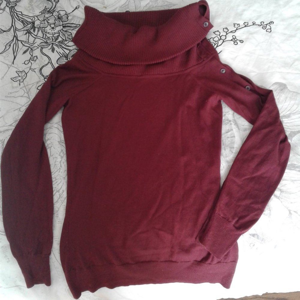 Theory burgundy sweater size S